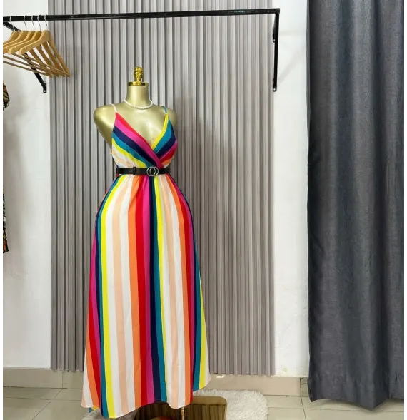 Longue Robe Arc-en-ciel Rayée avec Ceinture - Taille M