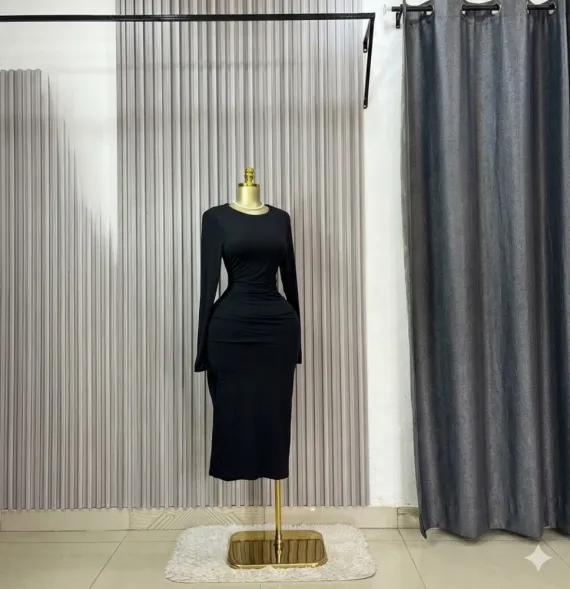 Robe Moulante Noire Élégante - Tailles S/M